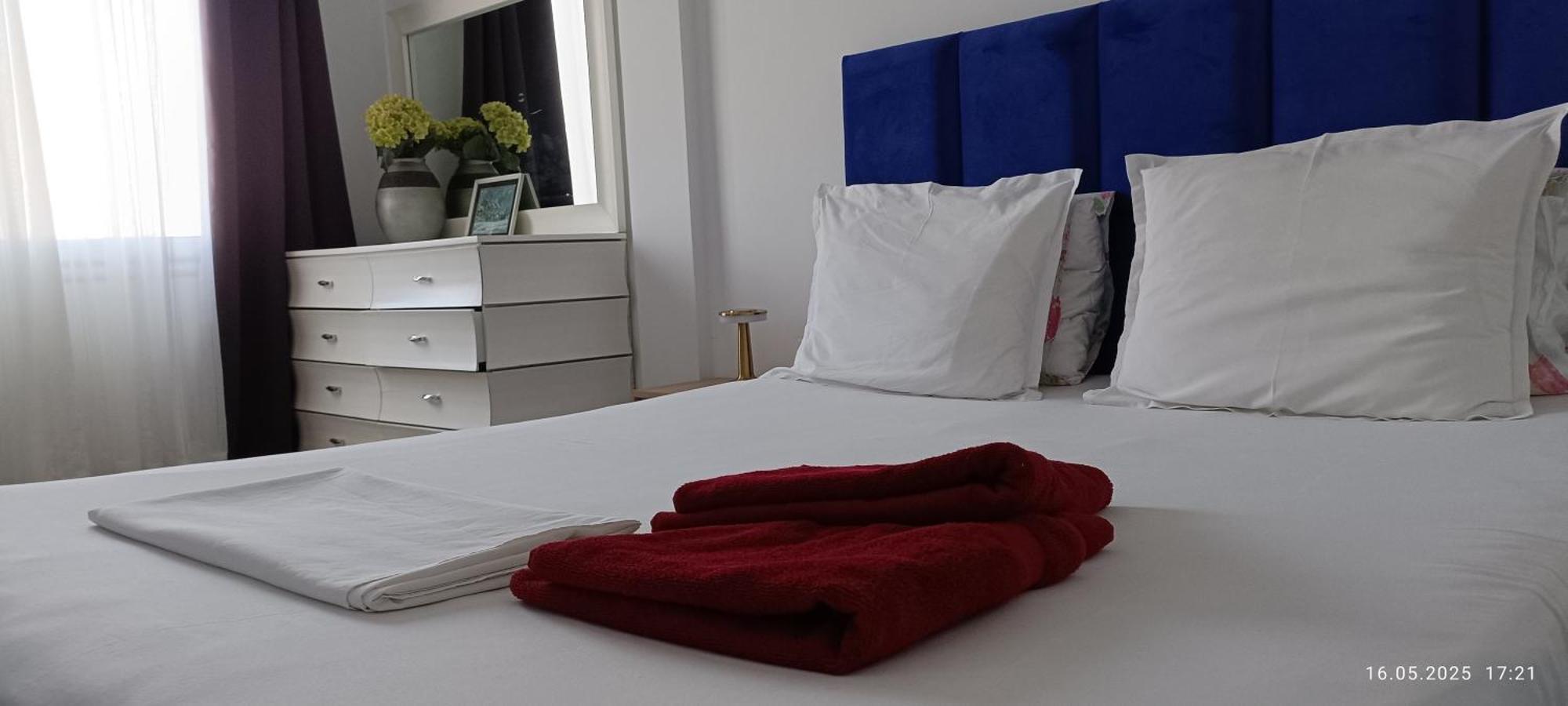 Tim 4 Person, 2 Monastir